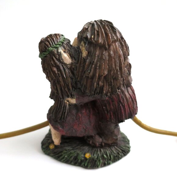 Resin Troll Couple Hugging Figurine Souvenir - Picture 4 of 9
